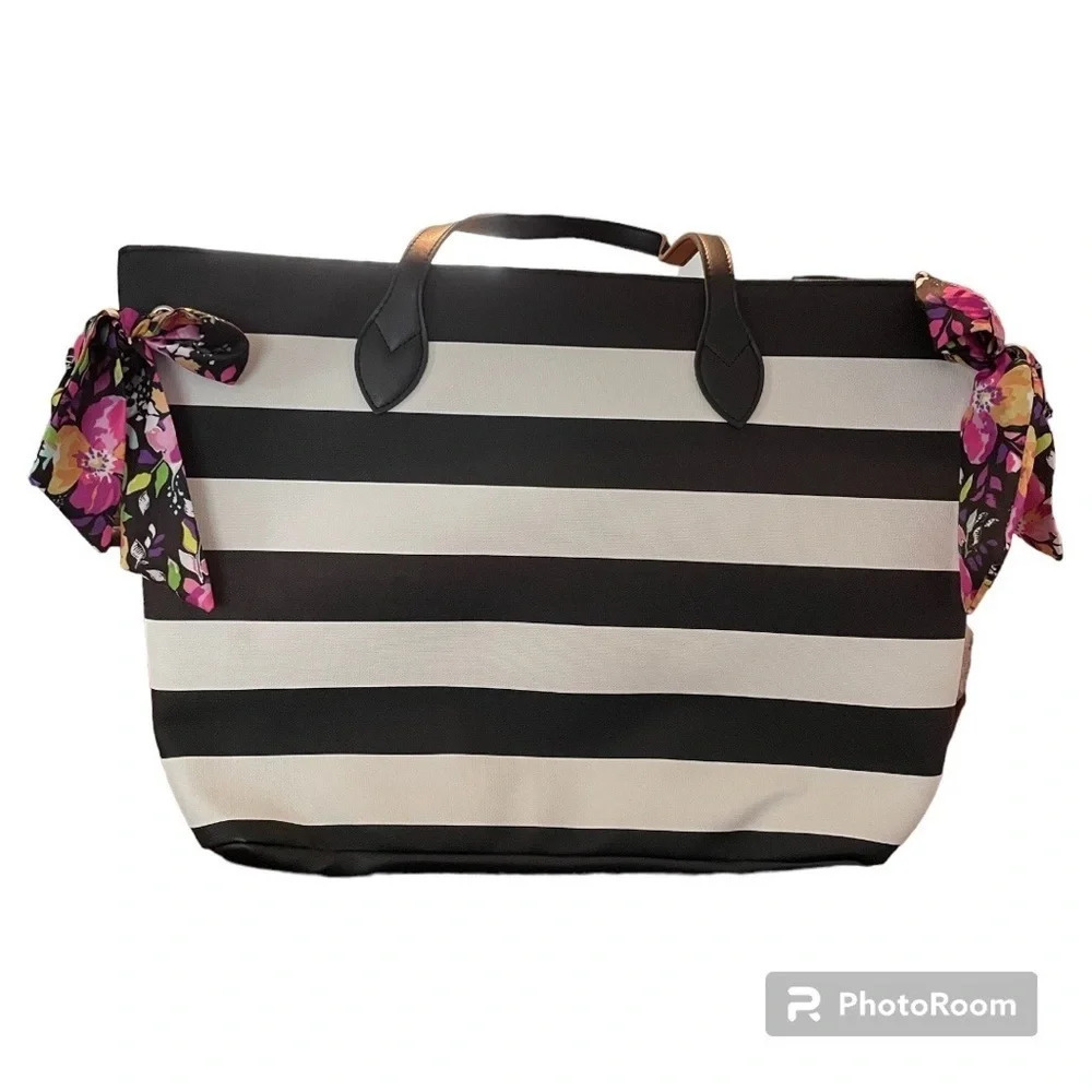 Simply Spring Tote - Picture 2 of 5